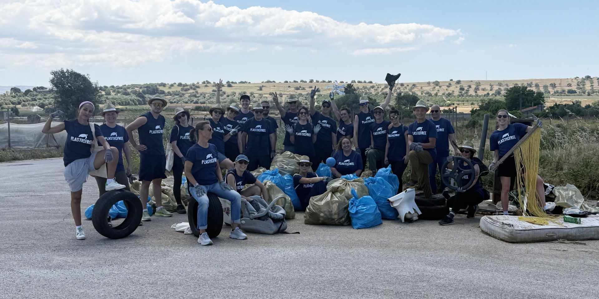 Santa Tresa ospita il Team Building di The Wine People: 700 kg di rifiuti raccolti con Plastic Free Italia